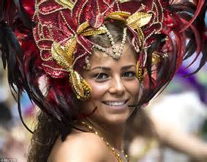 Ellen Santana desfilando no Rio de Janeiro pela primeira vez!!#ellensantanaamba dance step, 2013 samba dance videos samba dance costumes, Rio samba dance sch...